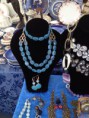 COLLANA LUNGA DI PIETRE DI ANGELITE TAGLIO CABOSCHON E CORNO